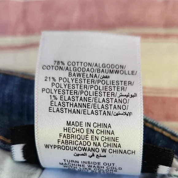 Jones New York Mid-Wash Denim Jean Cruise Short Size 12 - Picture 9 of 12